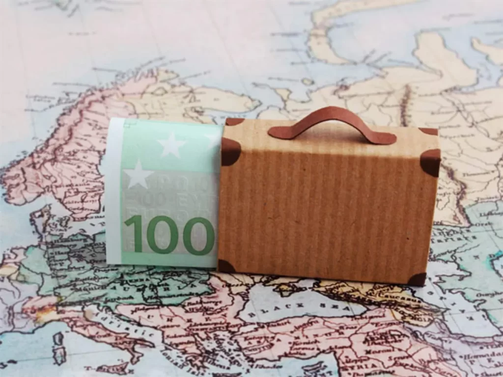WAYS TO MAKE YOUR MONEY LAST WHEN YOU TRAVEL