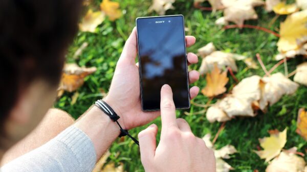 smartphone-g83aec31b2_1920 smartphone-g83aec31b2_1920